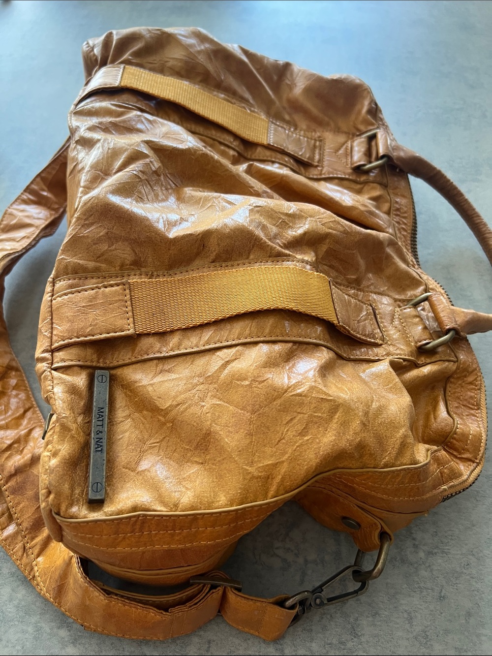 WoMen's Classic Messenger Bag in yellow Tan - Picture 4 of 11